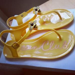 Flat Jelly Sandals - Size 5-6 Us / 36-37 Eu