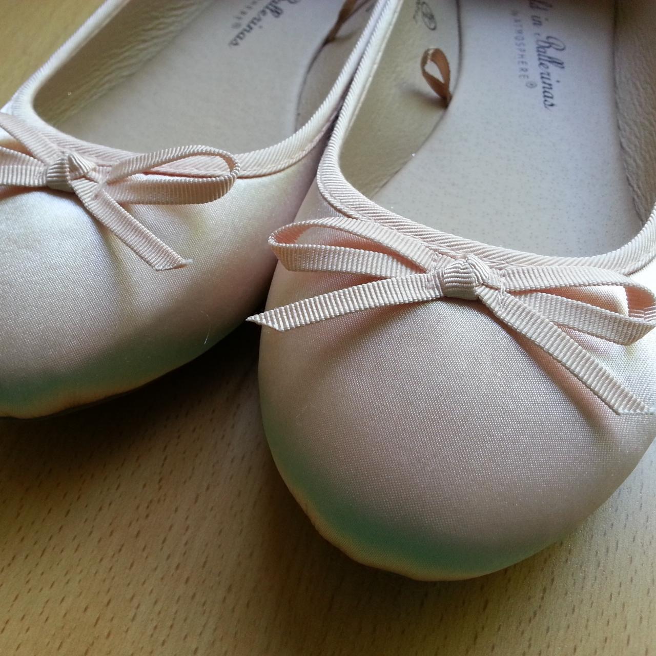 light pink flat shoes