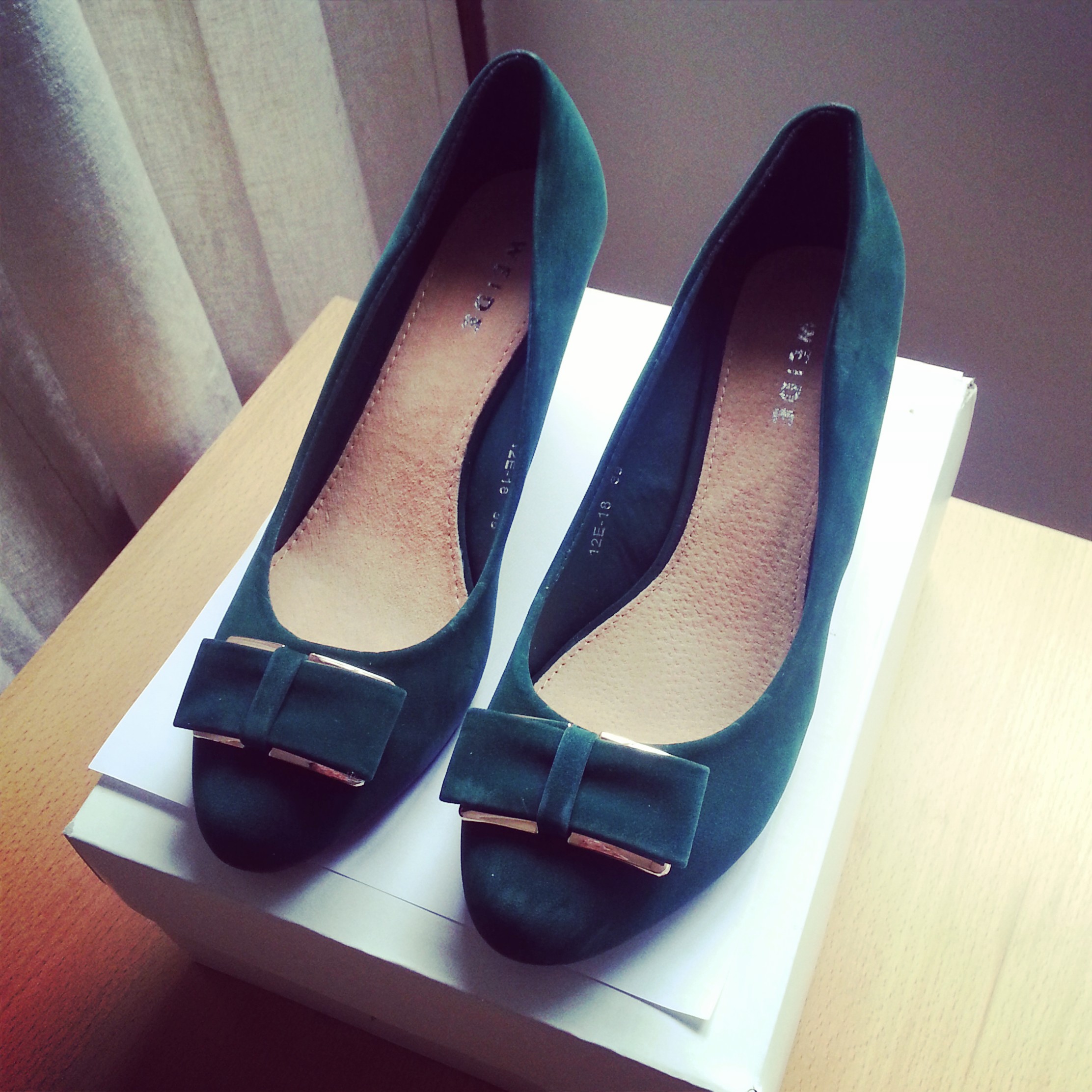 emerald green wedge shoes